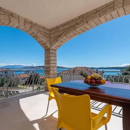 Bikaca 1 トロギール