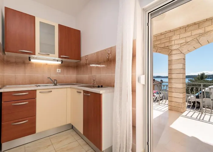 Bikaca 1 トロギール